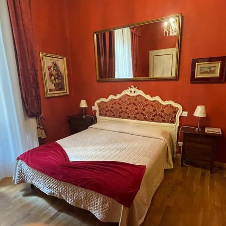 La Boheme Bed & Breakfast Лука Екстериор снимка