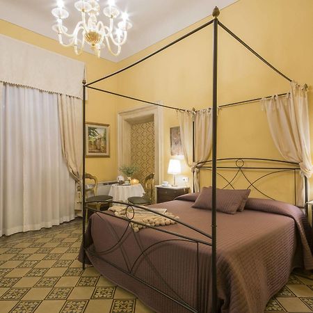 La Boheme Bed & Breakfast Лука Екстериор снимка