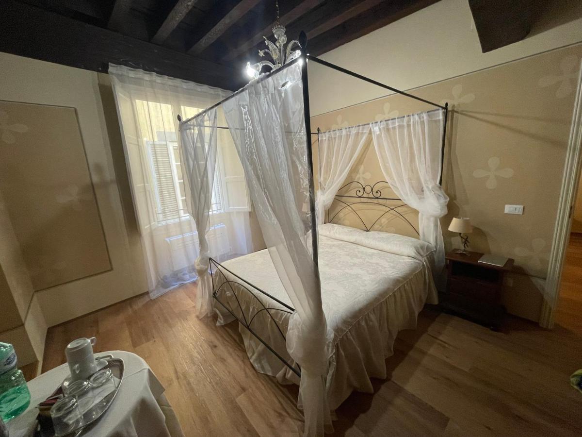 La Boheme Bed & Breakfast Лука Екстериор снимка