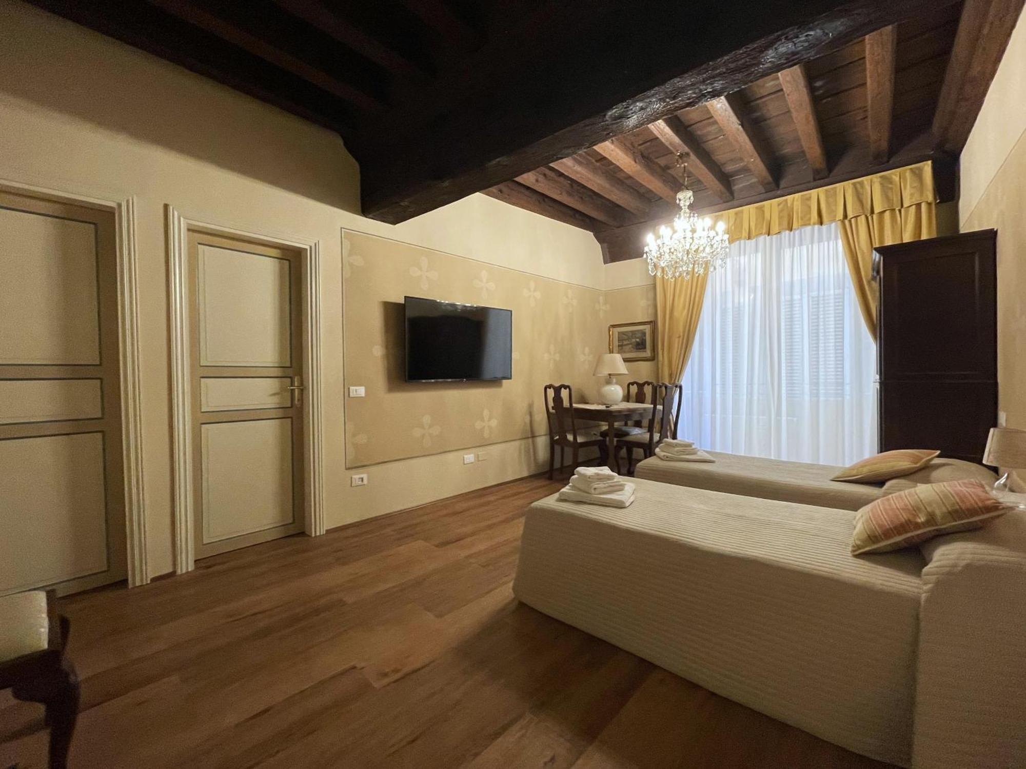 La Boheme Bed & Breakfast Лука Екстериор снимка