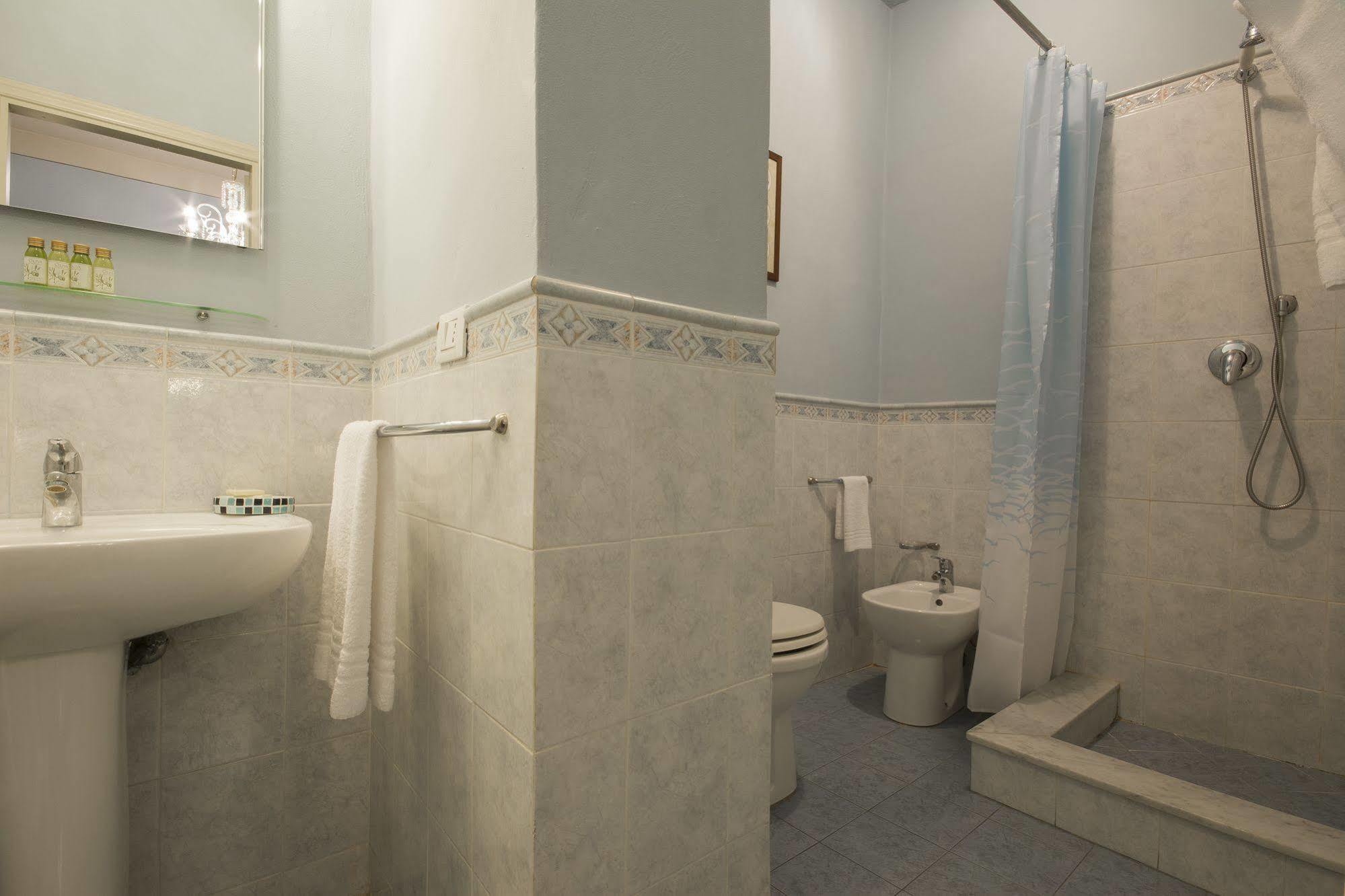 La Boheme Bed & Breakfast Лука Екстериор снимка