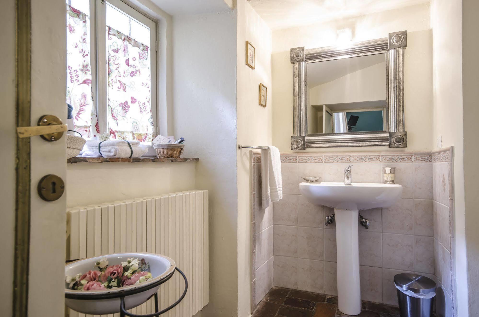 La Boheme Bed & Breakfast Лука Екстериор снимка