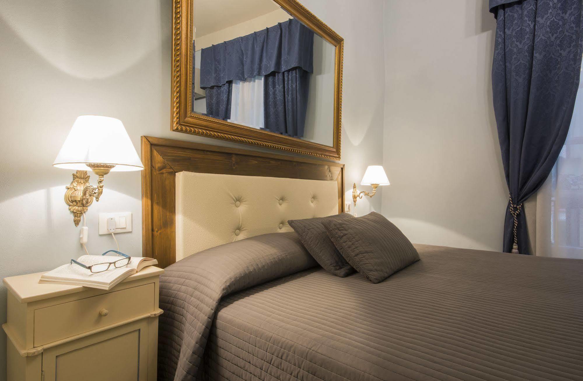La Boheme Bed & Breakfast Лука Екстериор снимка